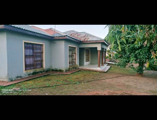 4 BEDROOM HOUSE FOR SALE IN KHUBVI